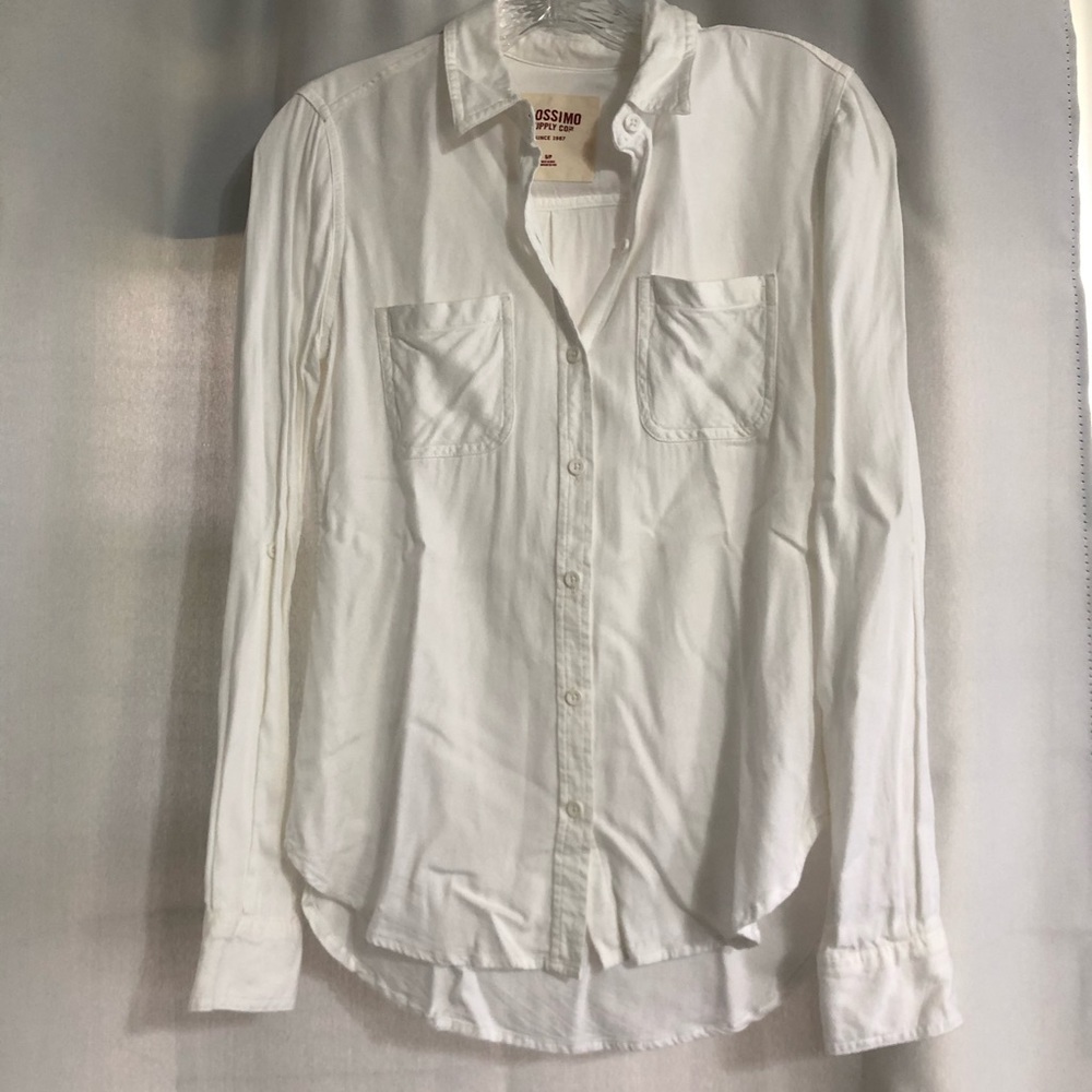 White dress shirt